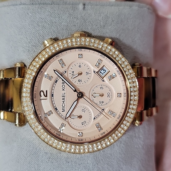 Michael Kors Watch - Picture 4 of 4